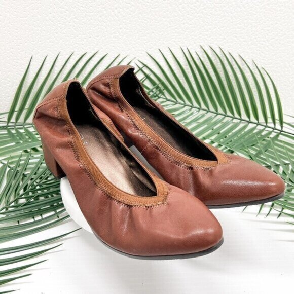 Vaneli Women's Brown Leather Pump Heels Size 7.5M Elasticized Topline Almond Toe - Picture 1 of 10